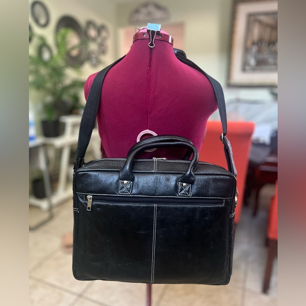 Leather Messenger/Travel/Hand bag with laptop sleeve. Like new
